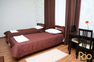 Отель Rio Hotel Северодонецк Улучшенный двухместный номер с 2 отдельными кроватями-4